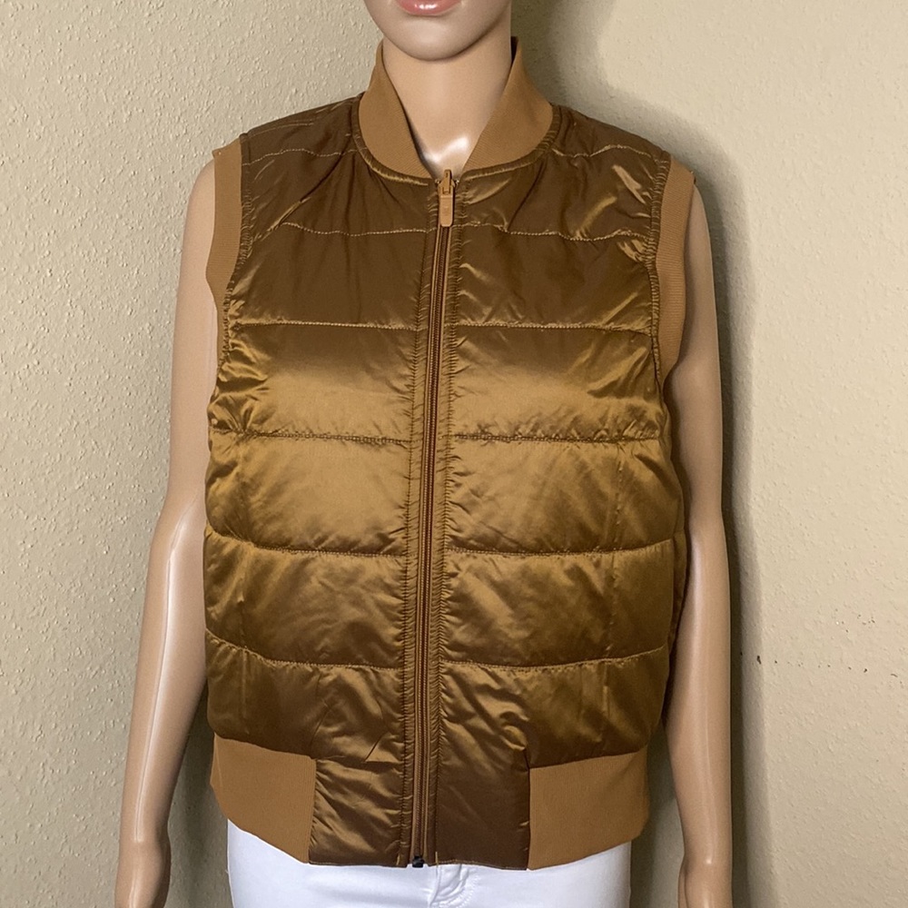 Lululemon Reversible, Women Vest Size 8 Color Tan.